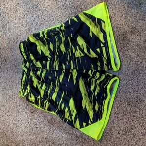 UNDER ARMOUR Shorts - S